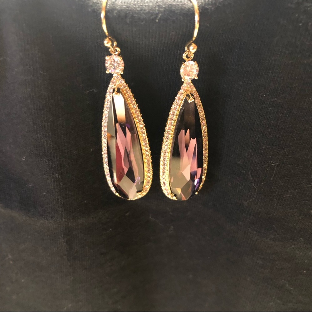 NWT Beautiful Swarovski Purple Crystal gold plated dangle earrings. 1.5” long.